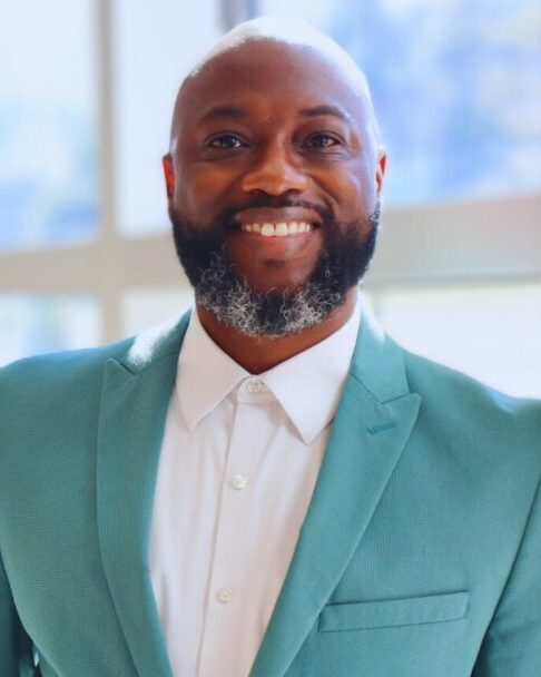 Derrick Headshot crop 2